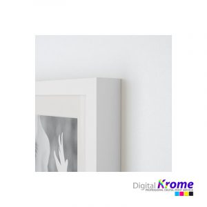 Stampa foto con cornice Boyd e passpartout bianco Digital Krome