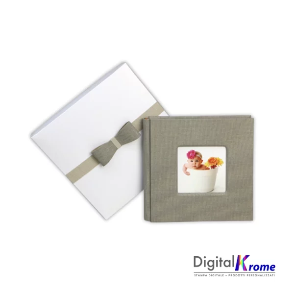 Fotolibro Professionale con Copertina Personalizzata, Modello “Born” 20×20 cm – Scatola Inclusa Digital Krome