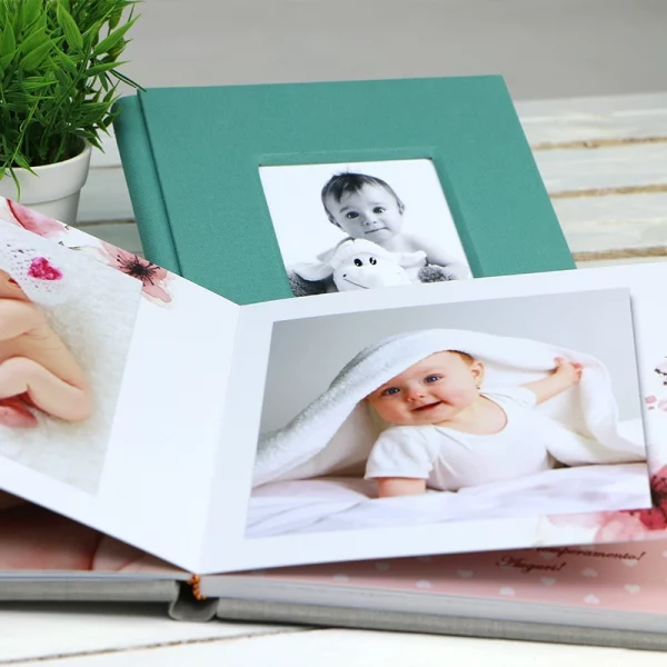 Fotolibro Professionale con Copertina Personalizzata, Modello “Born” 20×20 cm – Scatola Inclusa Digital Krome