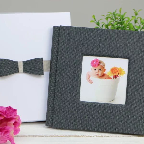 Fotolibro Professionale con Copertina Personalizzata, Modello “Born” 20×20 cm – Scatola Inclusa Digital Krome