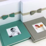 Fotolibro Professionale con Copertina Personalizzata, Modello “Born” 20×20 cm – Scatola Inclusa Digital Krome