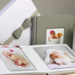 Fotolibro Professionale con Copertina Personalizzata, Modello “Born” 20×20 cm – Scatola Inclusa Digital Krome