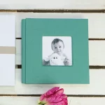 Fotolibro Professionale con Copertina Personalizzata, Modello “Born” 20×20 cm – Scatola Inclusa Digital Krome